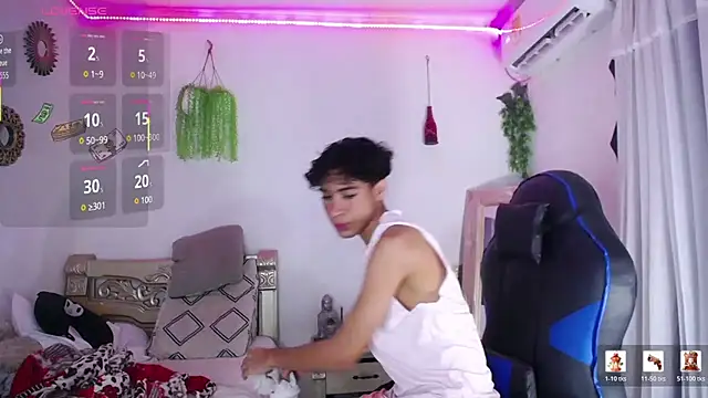 Snapshot of huge_armound chatting on 02.04.26 huge armound online show from 02.04.26