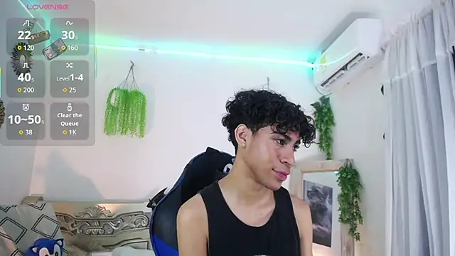 Snapshot of huge_armound chatting on 02.06.26 huge armound online show from 02.06.26