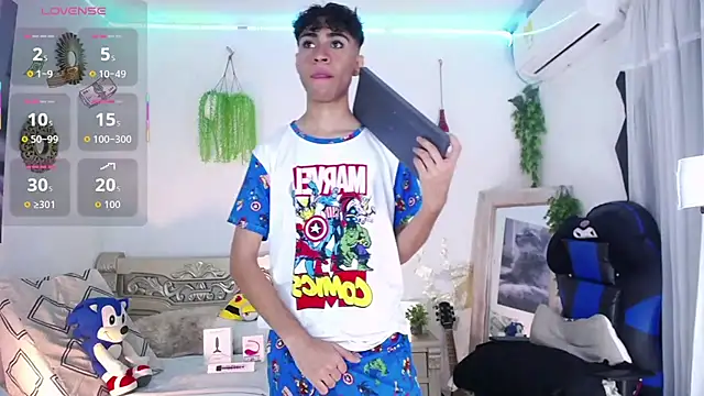 Snapshot of huge_armound chatting on 03.02.26 huge armound online show from 03.02.26