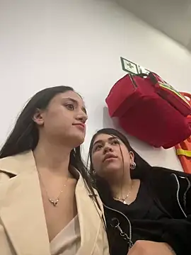 Snapshot of _Caroliinee_ chatting on 01.28.25 Caroliinee online show from 01.28.25