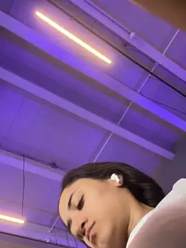 Snapshot of _Caroliinee_ chatting on 02.04.25 Caroliinee online show from 02.04.25