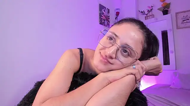 Snapshot of _Caroliinee_ chatting on 03.13.25 Caroliinee online show from 03.13.25