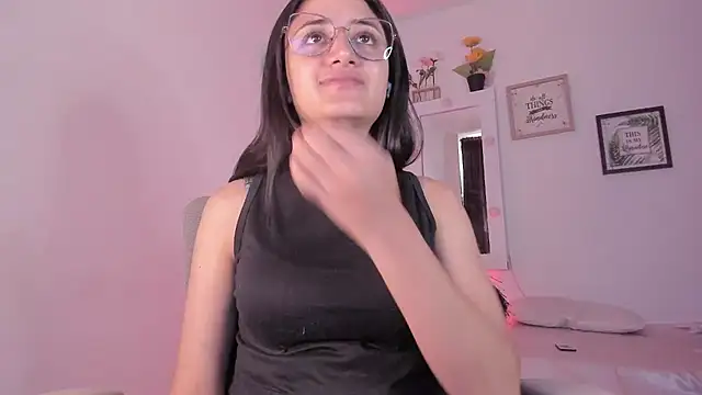 Snapshot of _Caroliinee_ chatting on 09.09.25 Caroliinee online show from 09.09.25