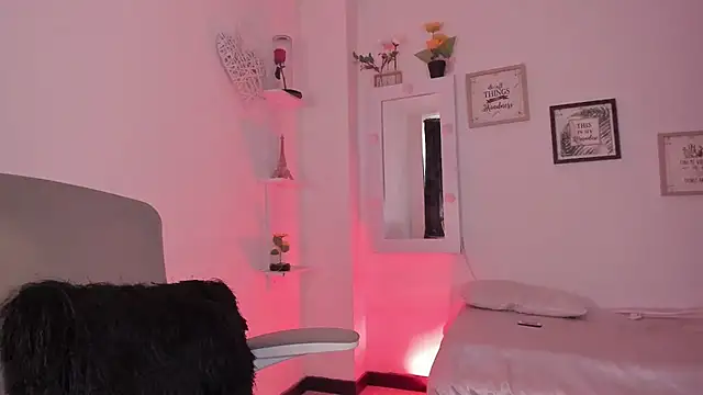 Snapshot of _Caroliinee_ chatting on 09.10.25 Caroliinee online show from 09.10.25