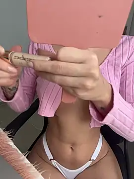 Snapshot of AllieEvans chatting on 02.15.25 AllieEvans online show from 02.15.25