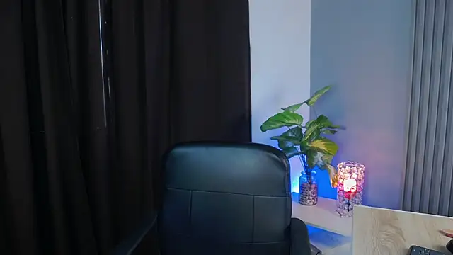 Snapshot of AllieEvans chatting on 02.22.25 AllieEvans online show from 02.22.25