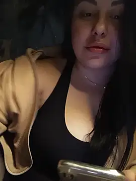 Snapshot of DaisyStreet chatting on 02.24.25 DaisyStreet online show from 02.24.25