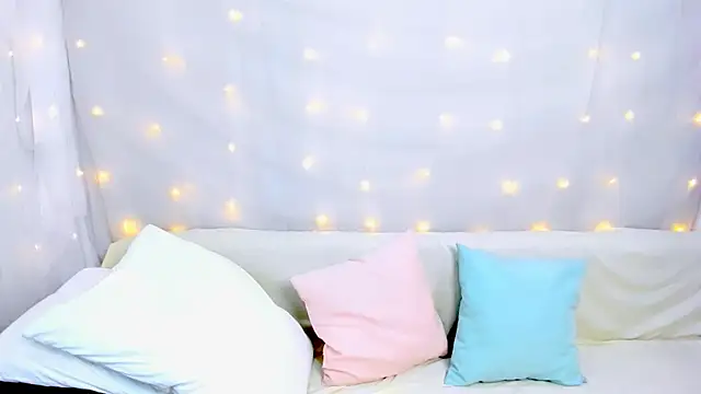 Snapshot of Lily_Daviss chatting on 12.17.25 Lily Daviss online show from 12.17.25