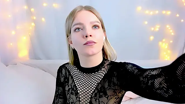 Snapshot of Lily_Daviss chatting on 02.11.26 Lily Daviss online show from 02.11.26