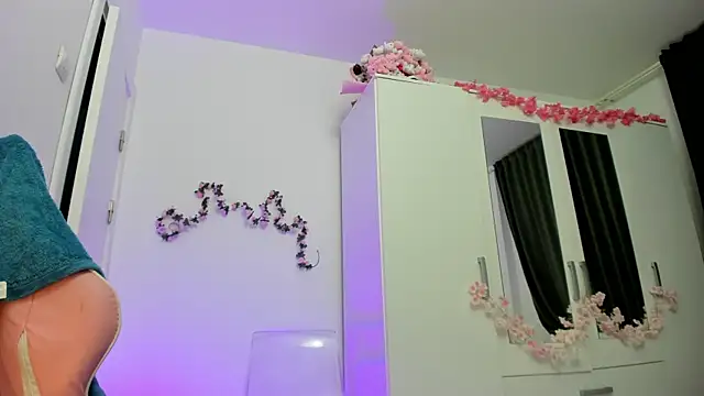 KaylaLaine online show from 09.11.25