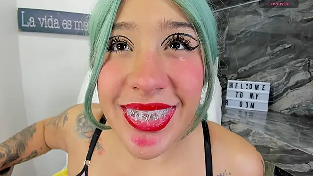 miss danika online show from 11.20.25