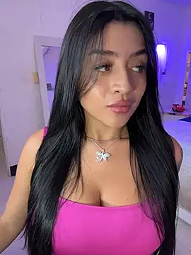 Snapshot of lucianaroy chatting on 11.08.25 lucianaroy online show from 11.08.25