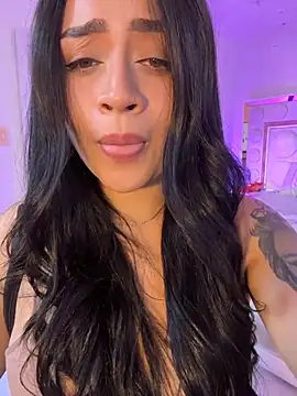 Snapshot of lucianaroy chatting on 12.22.25 lucianaroy online show from 12.22.25