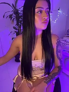 Snapshot of lucianaroy chatting on 01.15.26 lucianaroy online show from 01.15.26