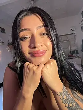 Snapshot of lucianaroy chatting on 02.10.26 lucianaroy online show from 02.10.26