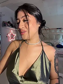 Snapshot of lucianaroy chatting on 02.12.26 lucianaroy online show from 02.12.26