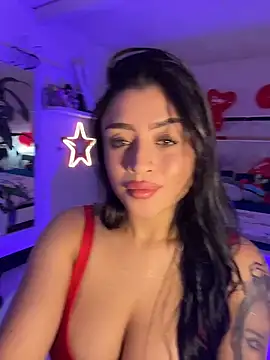 Snapshot of lucianaroy chatting on 02.15.26 lucianaroy online show from 02.15.26