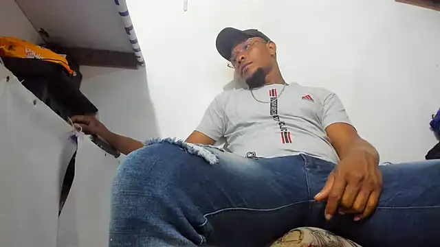 hugo3918  online show from 11.22.25