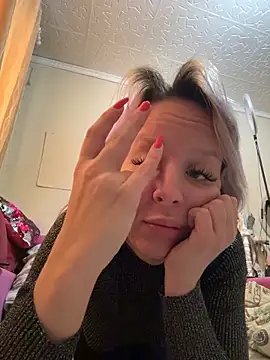 LikaCat online show from 11.28.25