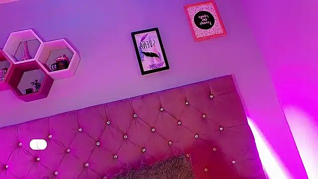 Ashlycuute online show from 12.08.24