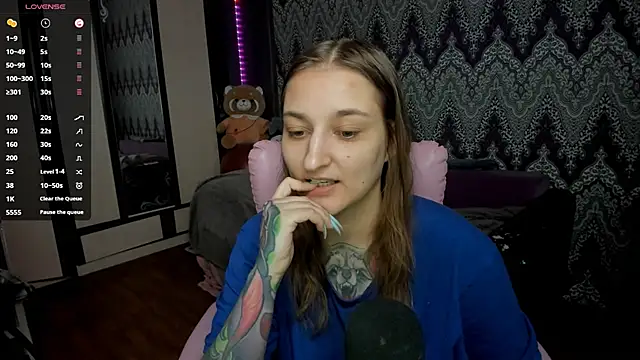 Snapshot of AlexRacc00n chatting on 12.12.24 AlexRacc00n online show from 12.12.24