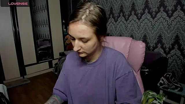 Snapshot of AlexRacc00n chatting on 02.01.25 AlexRacc00n online show from 02.01.25