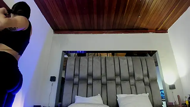 NikkySmiith online show from 11.15.25