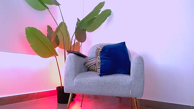 Snapshot of Sara_ow chatting on 02.14.26 Sara ow online show from 02.14.26