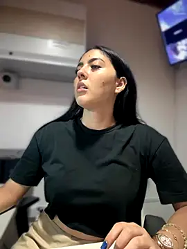 MarianaBenz online show from 11.18.25