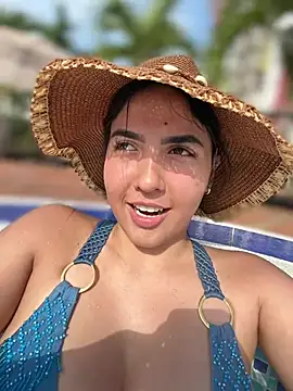 MarianaBenz online show from 02.08.26