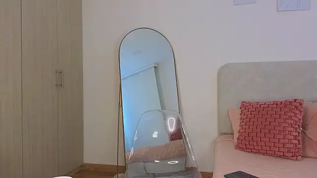 KristennBlue online show from 12.18.25