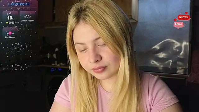 shy blondiee online show from 04.30.26