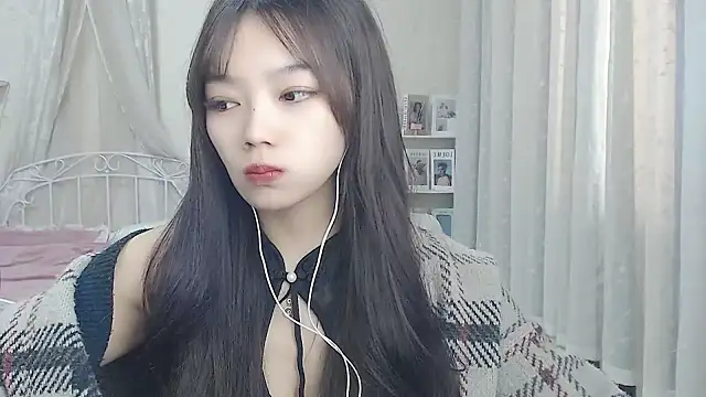 Snapshot of Jenny-Z chatting on 11.19.25 Jenny-Z online show from 11.19.25