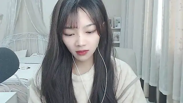 Snapshot of Jenny-Z chatting on 12.16.25 Jenny-Z online show from 12.16.25