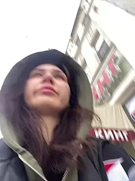 QuitieLia online show from 12.17.24