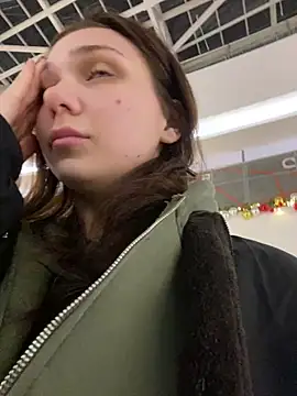 QuitieLia online show from 01.14.25