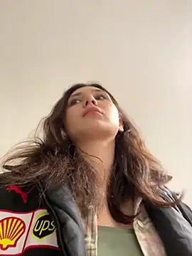 QuitieLia online show from 01.21.25