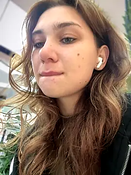 QuitieLia online show from 09.28.25