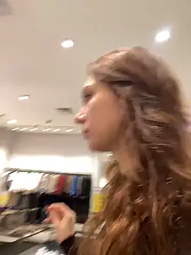 QuitieLia online show from 12.21.25