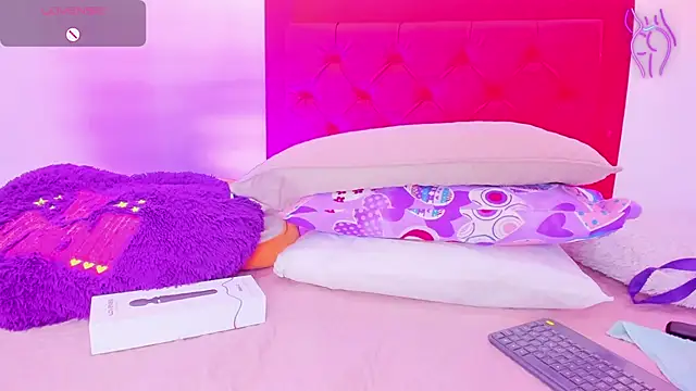 Sofia Girl  online show from 12.15.24