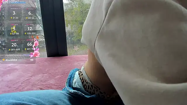 Snapshot of Sassy_Teen chatting on 12.10.24 Sassy Teen online show from 12.10.24