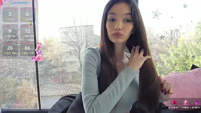 Snapshot of Sassy_Teen chatting on 12.17.24 Sassy Teen online show from 12.17.24