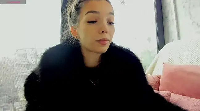 Snapshot of Sassy_Teen chatting on 01.15.25 Sassy Teen online show from 01.15.25