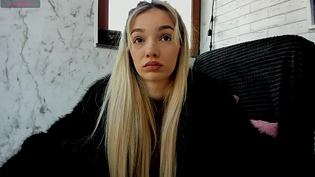 Snapshot of Sassy_Teen chatting on 02.10.25 Sassy Teen online show from 02.10.25