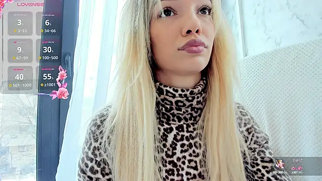 Snapshot of Sassy_Teen chatting on 02.26.25 Sassy Teen online show from 02.26.25