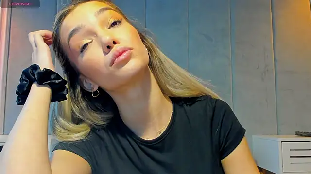 Snapshot of Sassy_Teen chatting on 09.09.25 Sassy Teen online show from 09.09.25