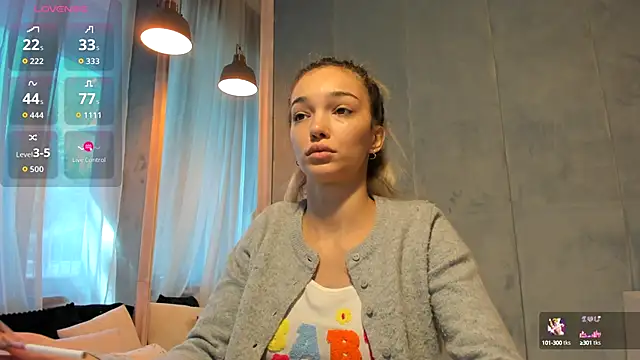 Snapshot of Sassy_Teen chatting on 09.19.25 Sassy Teen online show from 09.19.25