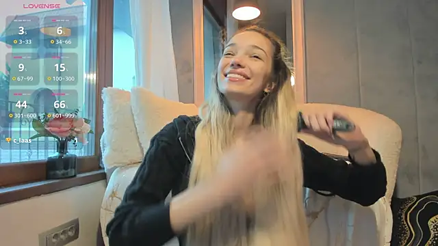 Snapshot of Sassy_Teen chatting on 09.29.25 Sassy Teen online show from 09.29.25