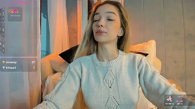 Snapshot of Sassy_Teen chatting on 10.07.25 Sassy Teen online show from 10.07.25
