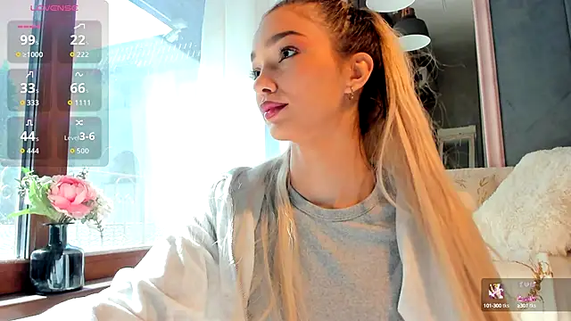 Snapshot of Sassy_Teen chatting on 10.11.25 Sassy Teen online show from 10.11.25